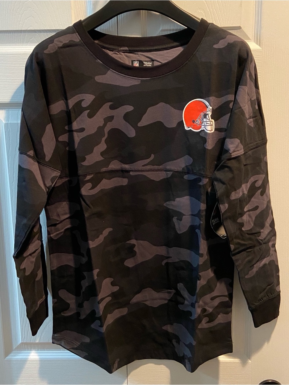 Cleveland Browns Camo Long Sleeve Shirt - Women's Medium